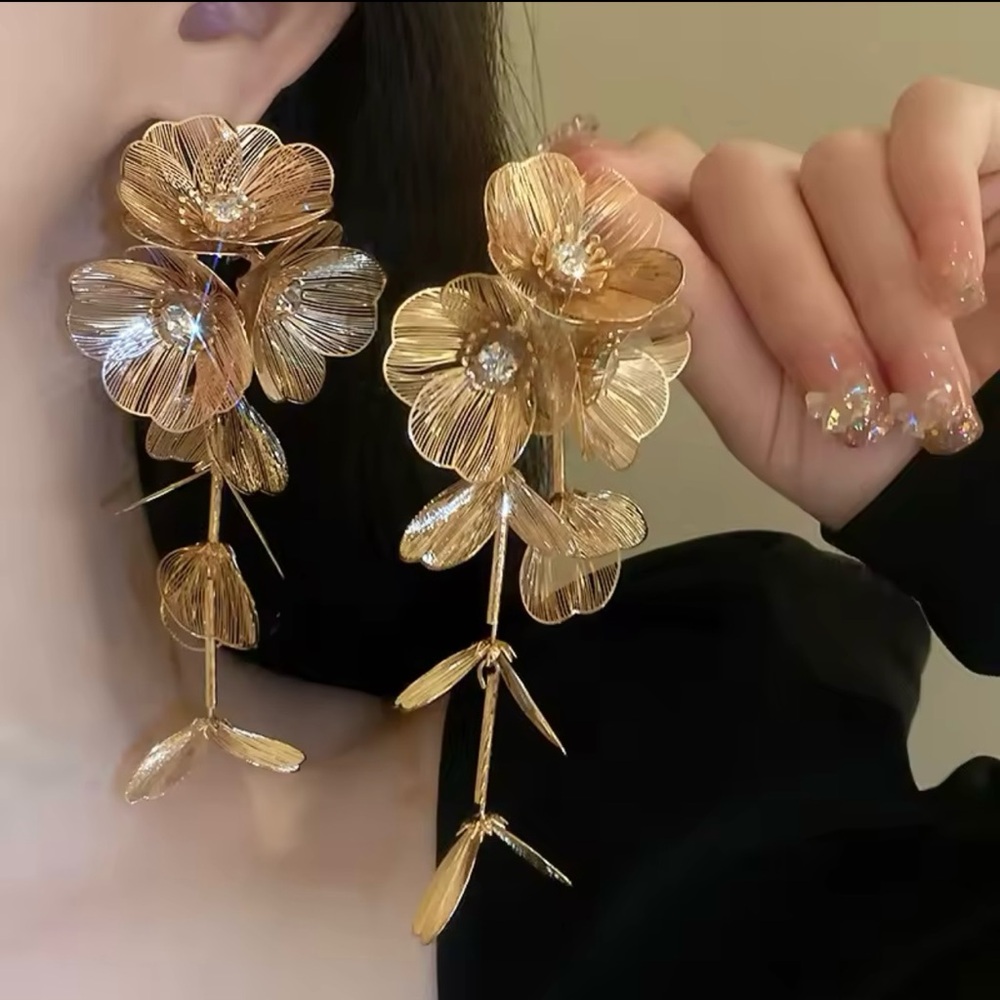 Kate Middleton Gold Floral Earrings with Cascading Design